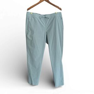 NWT  KUHL Women's Freeflex Metro 27” inseam Pants in Flint Grey